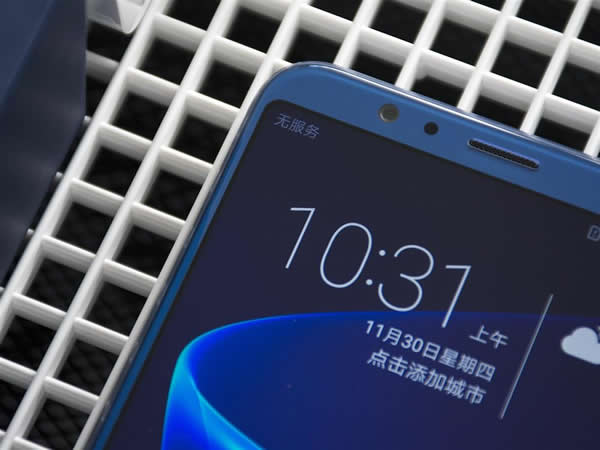 荣耀V10极光蓝怎么样_华为荣耀V10极光蓝真机赏析