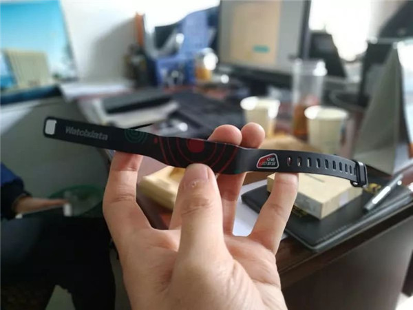 临沂首发互联互通版公交手环 