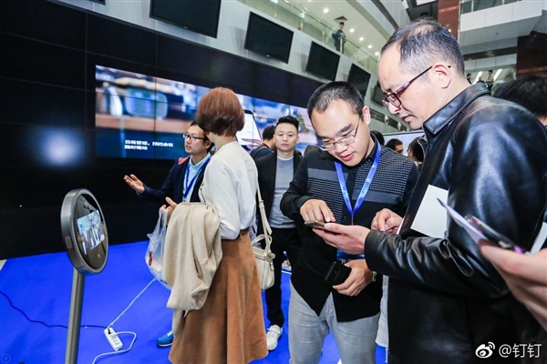 上人脸识别！阿里钉钉M2考勤机提前曝光