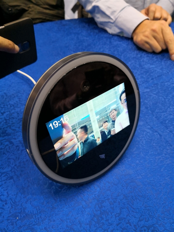 上人脸识别！阿里钉钉M2考勤机提前曝光