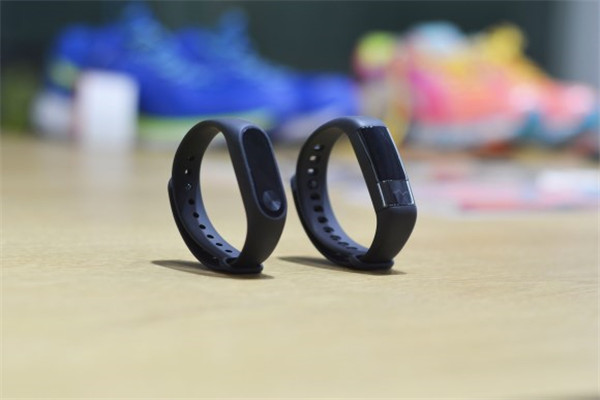 华米amazfit米动健康手环和小米手环2哪个更好用？区别对比评测