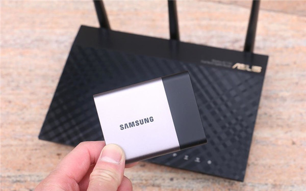 华硕 AC66U B1无线路由器开箱评测 经典再升级