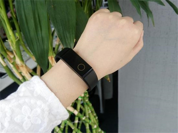 能支付的交通卡手环 拉卡拉跨界手环上手评测