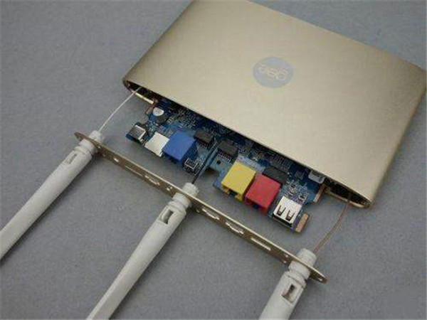 极路由3拆机评测