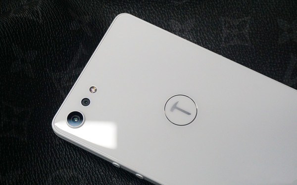 坚果Pro 2纯白色限量版真机图赏