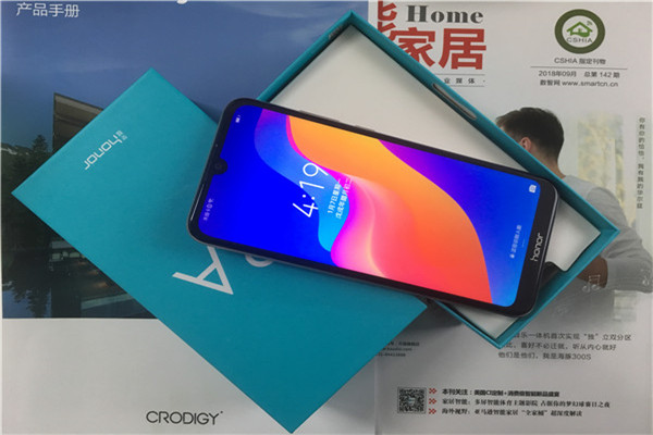 首款百元珍珠全面屏手机 荣耀8A全方位评测