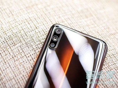 vivoiQOO与小米9相比哪个更好